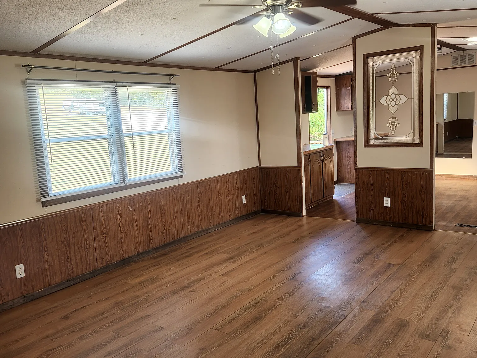 3 bed, 980 sqft, $1,250 — Photo 4