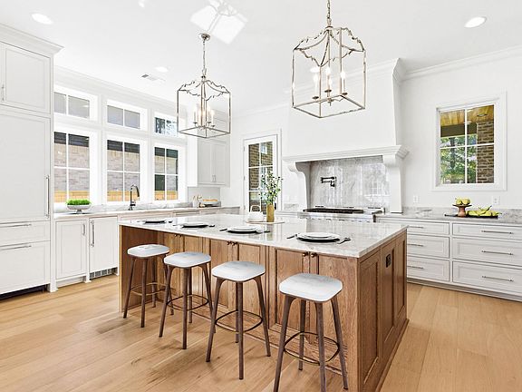 5th image of 48 Orle Cir