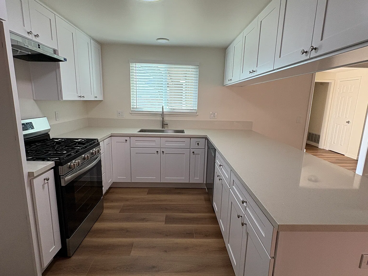 4 bed, 1708 sqft, $3,400 — Photo 3