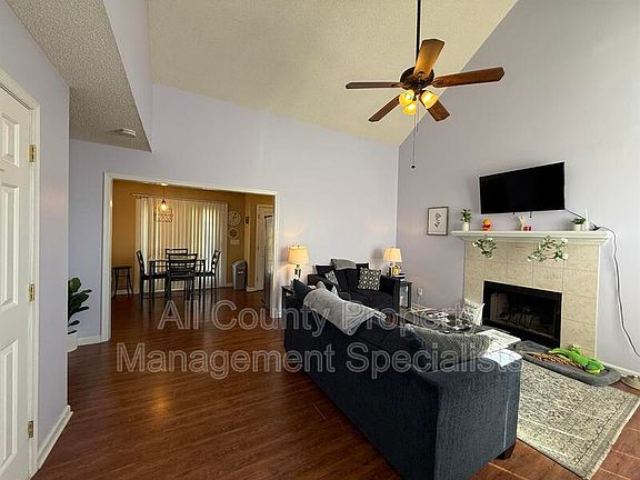 2nd image of 20 Lindsay St