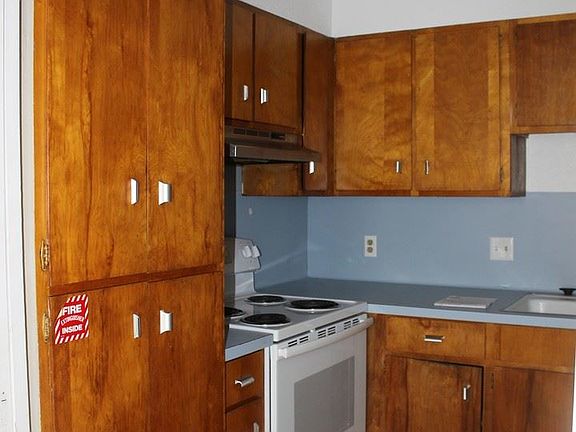 3rd image of 5812 S Alameda St APT D
