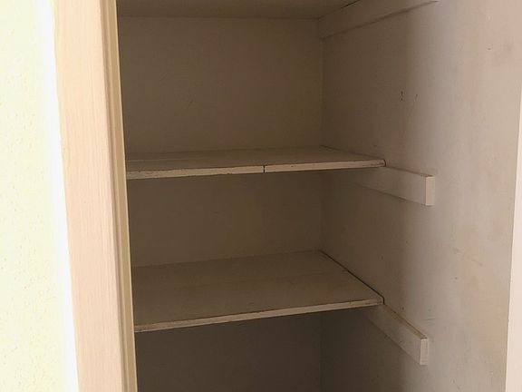 4th image of 56041 Glenwick Ln