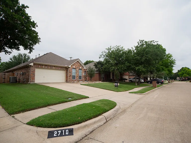 2708 Comanche Trl — Photo 23