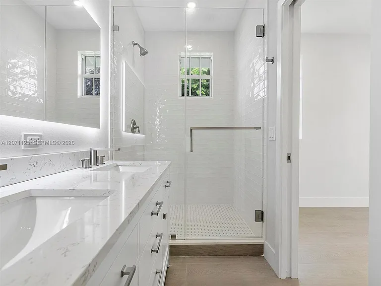 112 Florida Ave — Photo 22