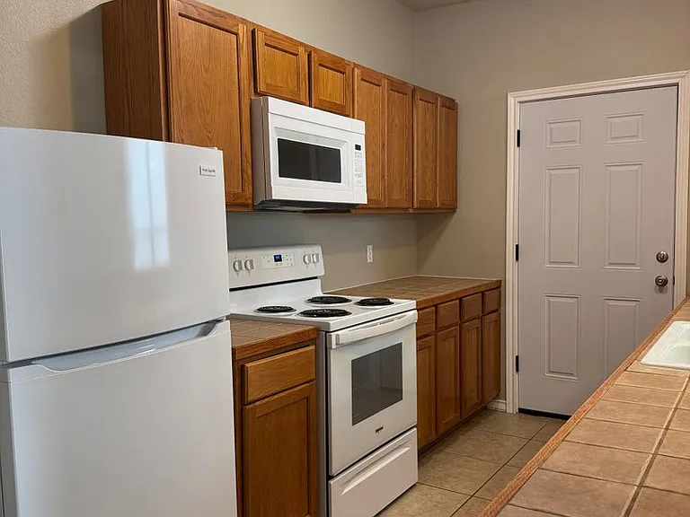 200 Sandstone Dr — Photo 4