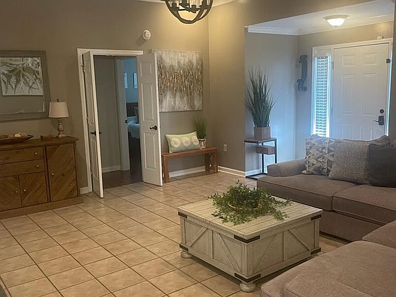 3rd image of 1573 Alden Ln