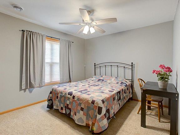 5th image of 1038 Syme Ave #C