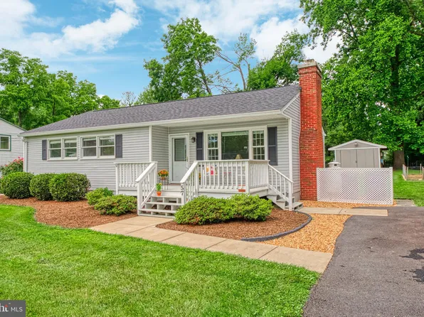 57 N Laycock St, Hamilton, VA 20158