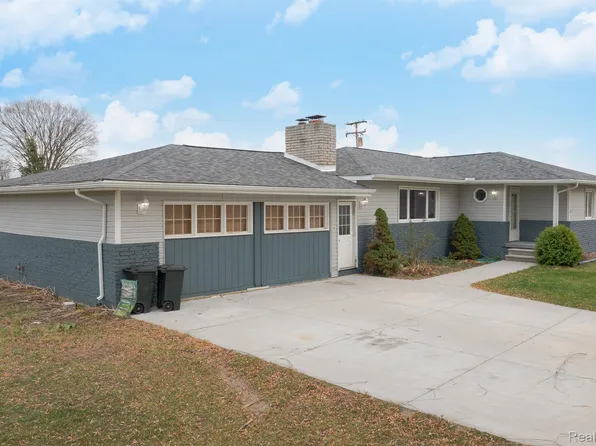5170 Gleason Rd, Emmett, MI 48022