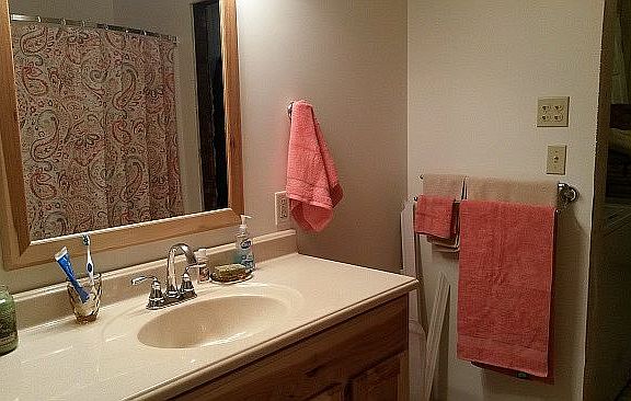 5th image of 320 E 9th St