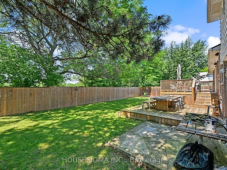 444 Withnell Cres — Photo 31