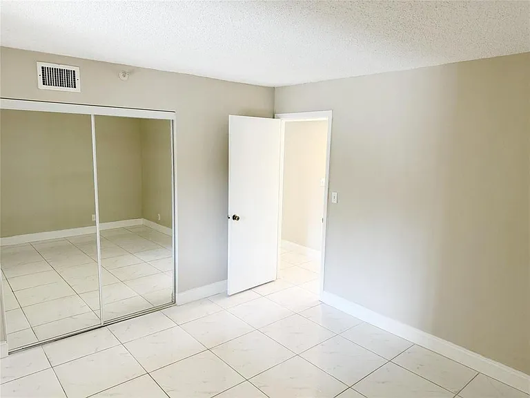 2788 Tennis Club Dr #101 — Photo 19