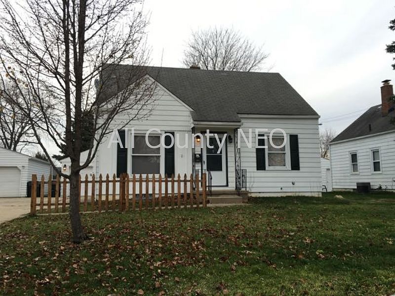 1st image of 3245 7th St