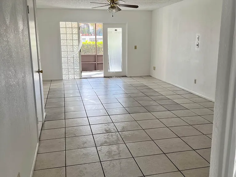 207 W San Sebastian Ct #207 — Photo 4