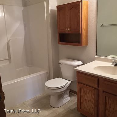 5th image of 1 Toms Dr APT 07