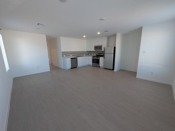 5th image of 3807 Mill Ct