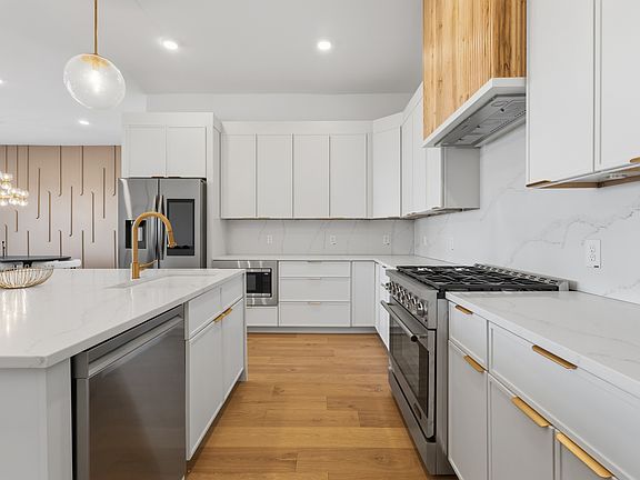 4th image of 6027 Hill Cir