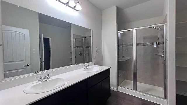 2405 Larimar Dr — Photo 13