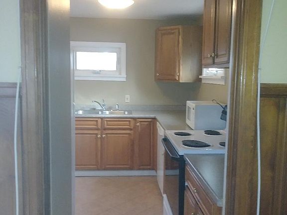 3rd image of 90 South St