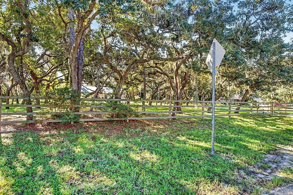 4 bed, 2.0 bath, 2340 sqft, $3,500 — Photo 3