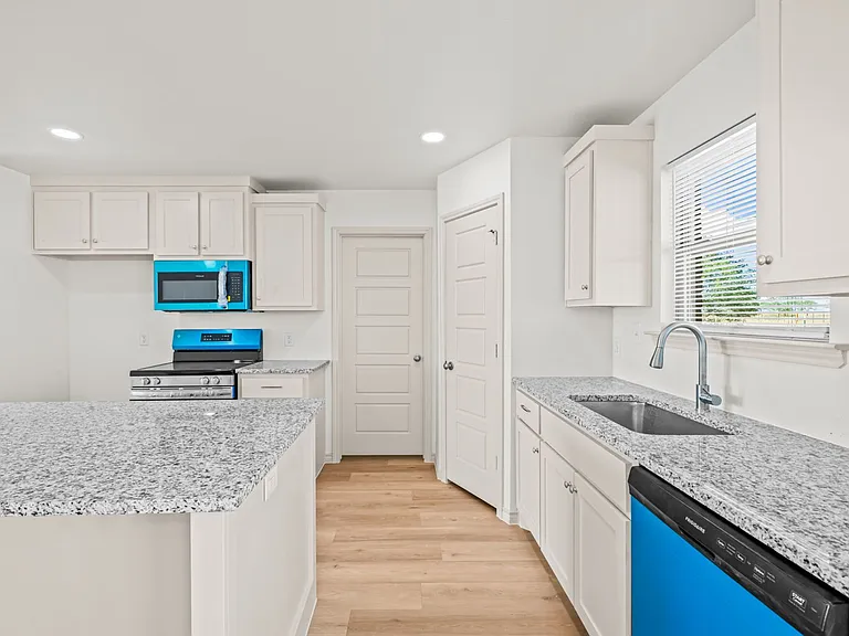 14904 North Cres #1200 — Photo 41