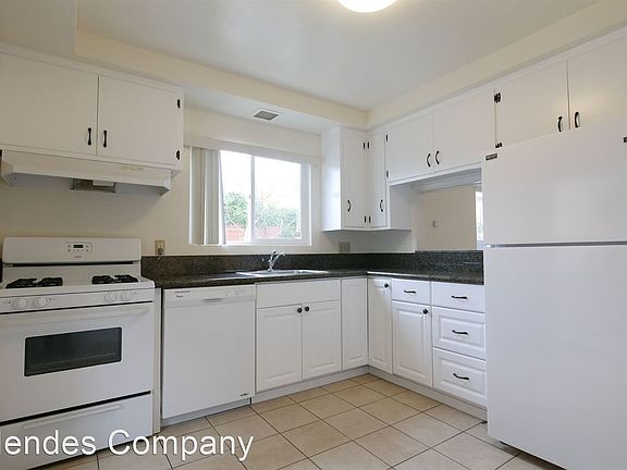 4th image of 3128-34 Ingelow St #3130