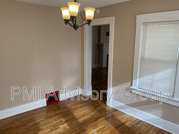 5th image of 2633 SE Maryland Ave
