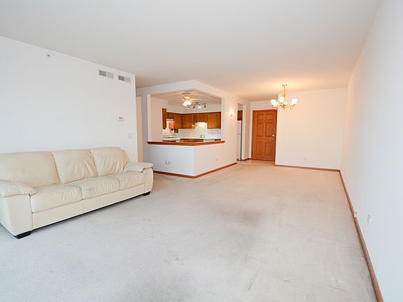 4th image of 4655 N Cumberland Ave APT 503