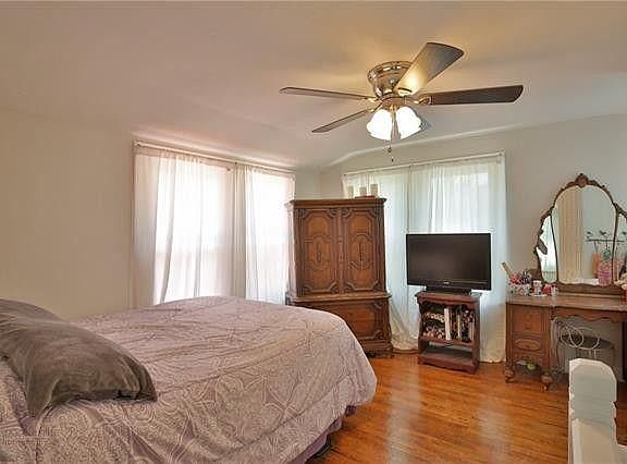 2nd image of 1181 1/2 Sayles Blvd