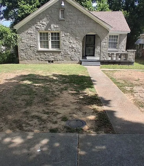 512 S Pkwy E — Photo 1