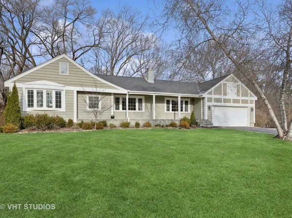 574 Golfview Dr, North Barrington, IL 60010