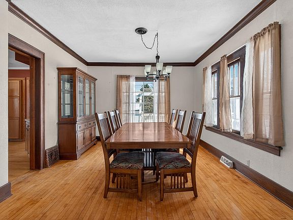 4th image of 825 Metomen St