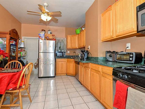 3rd image of 260 Duncan Ave