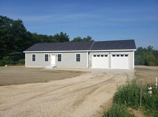 17 W Meadow Dr, Pittsfield, NH 03263