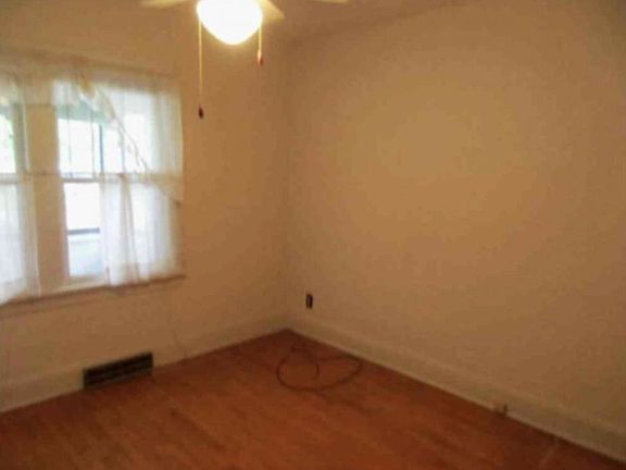 5th image of 3930 Aldrich Ave N