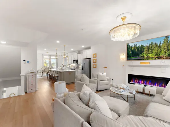 870 Mount Curve Blvd #F, Saint Paul, MN 55116