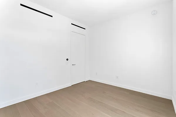 Rented by ZEMU REALTY | media 34