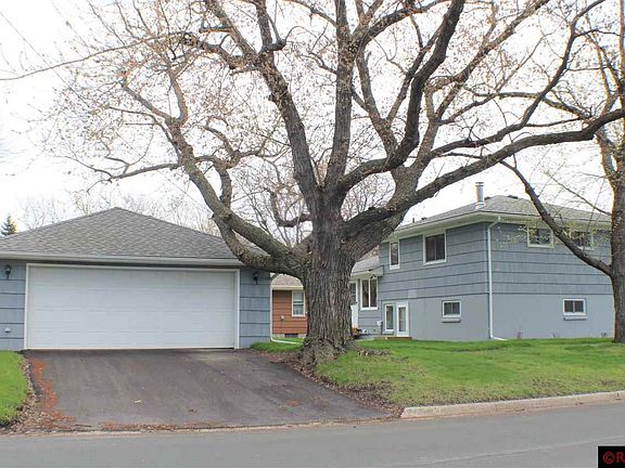 2nd image of 304 Emerson Ln