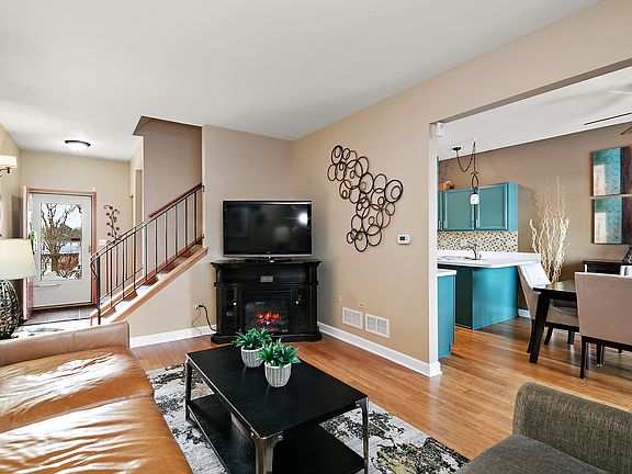 4th image of 953 Foxwood Ct