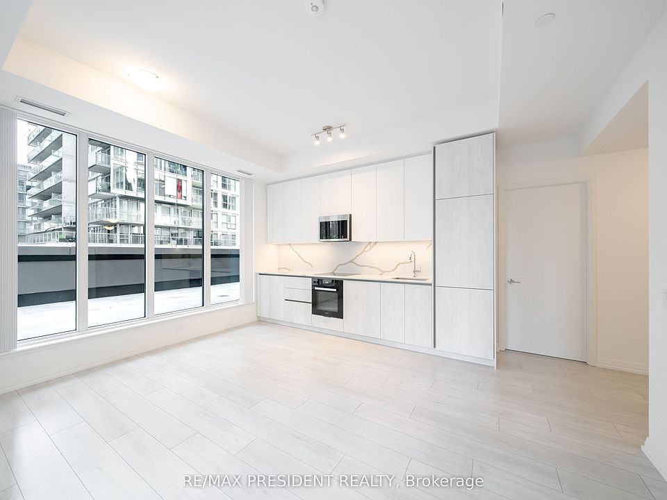 1st image of 400 King St W #808