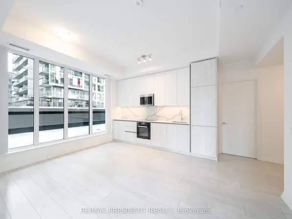 400 King St W, Toronto, ON