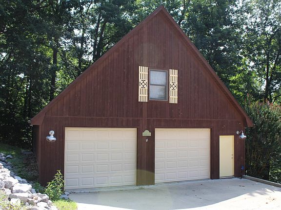 3rd image of 215 Daniel Boone Rd