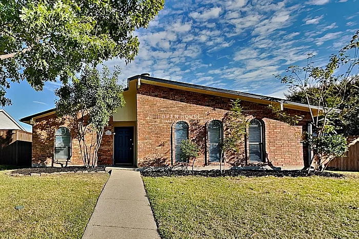 745 Cambridge Dr