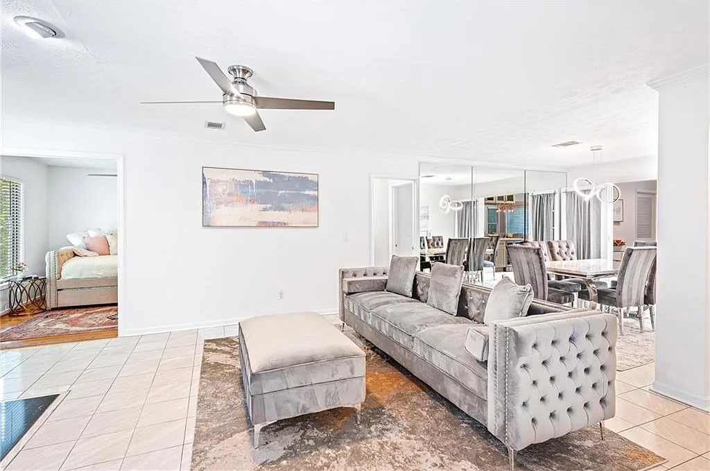 3 bed, 2.0 bath, 1550 sqft, $2,300 — Photo 3