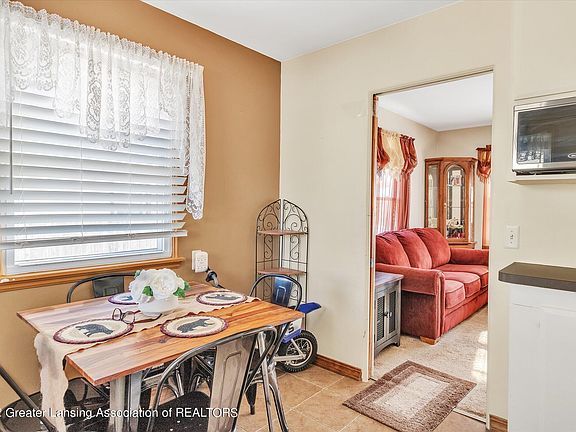 5th image of 1704 Loraine Ave