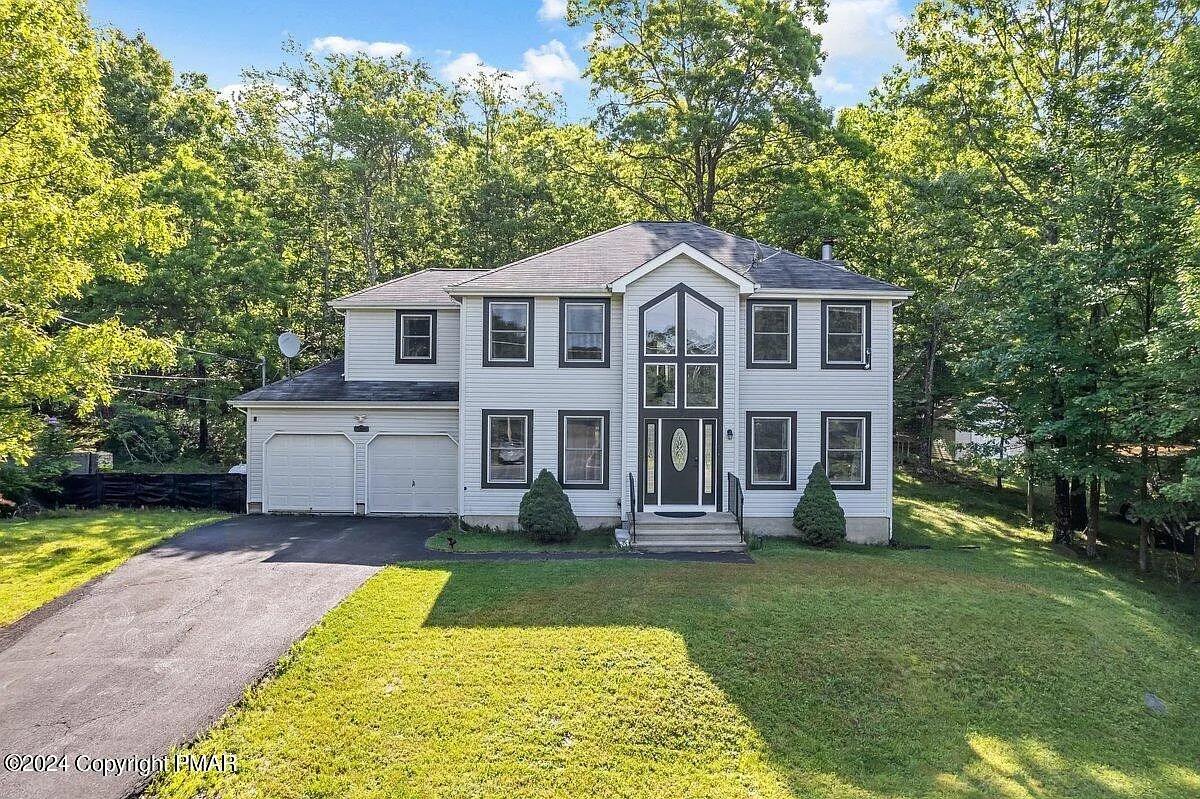 1074 Lancaster Dr photo 1