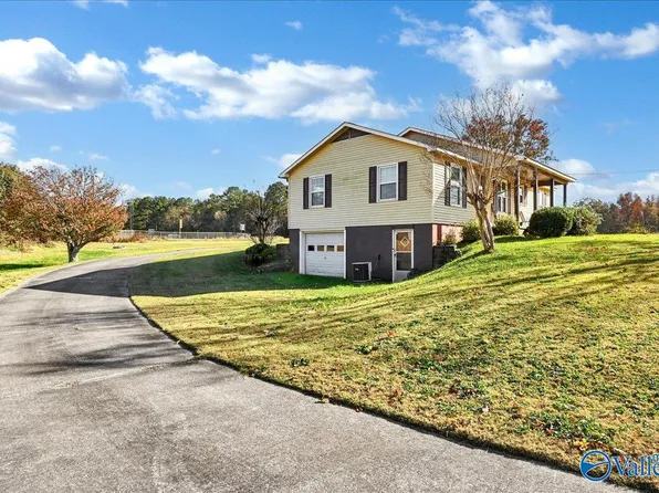 16516 Hampton Ln, Athens, AL 35611