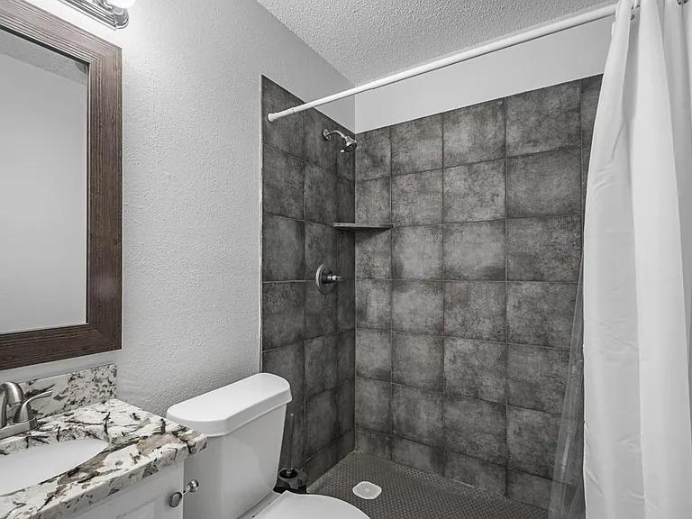 1009 High Point Rd — Photo 18