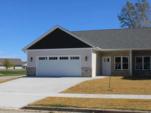 509 Emerald POINT #16, Kewaskum, WI 53040