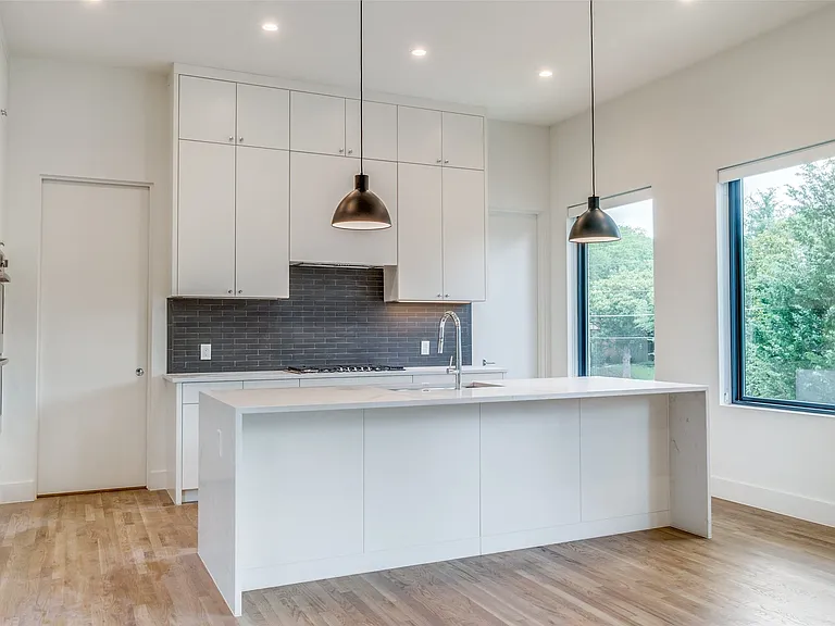 Waterfall Quartz counters on the island offers a ton of surface space for eating, entertaining and prep.